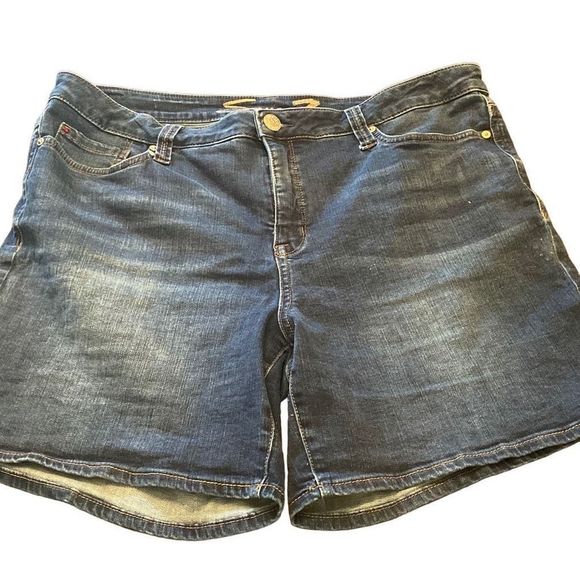 Ladies plus size denim shorts by Seven7.  Size 16 - Picture 1 of 2